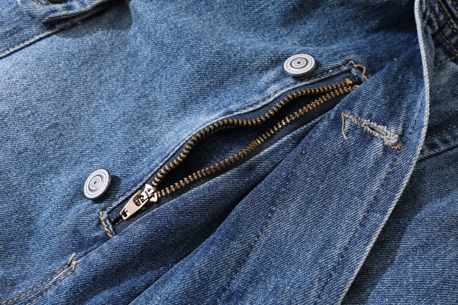 Title 17, Jeans giapponesi street in un pezzo con bretell...