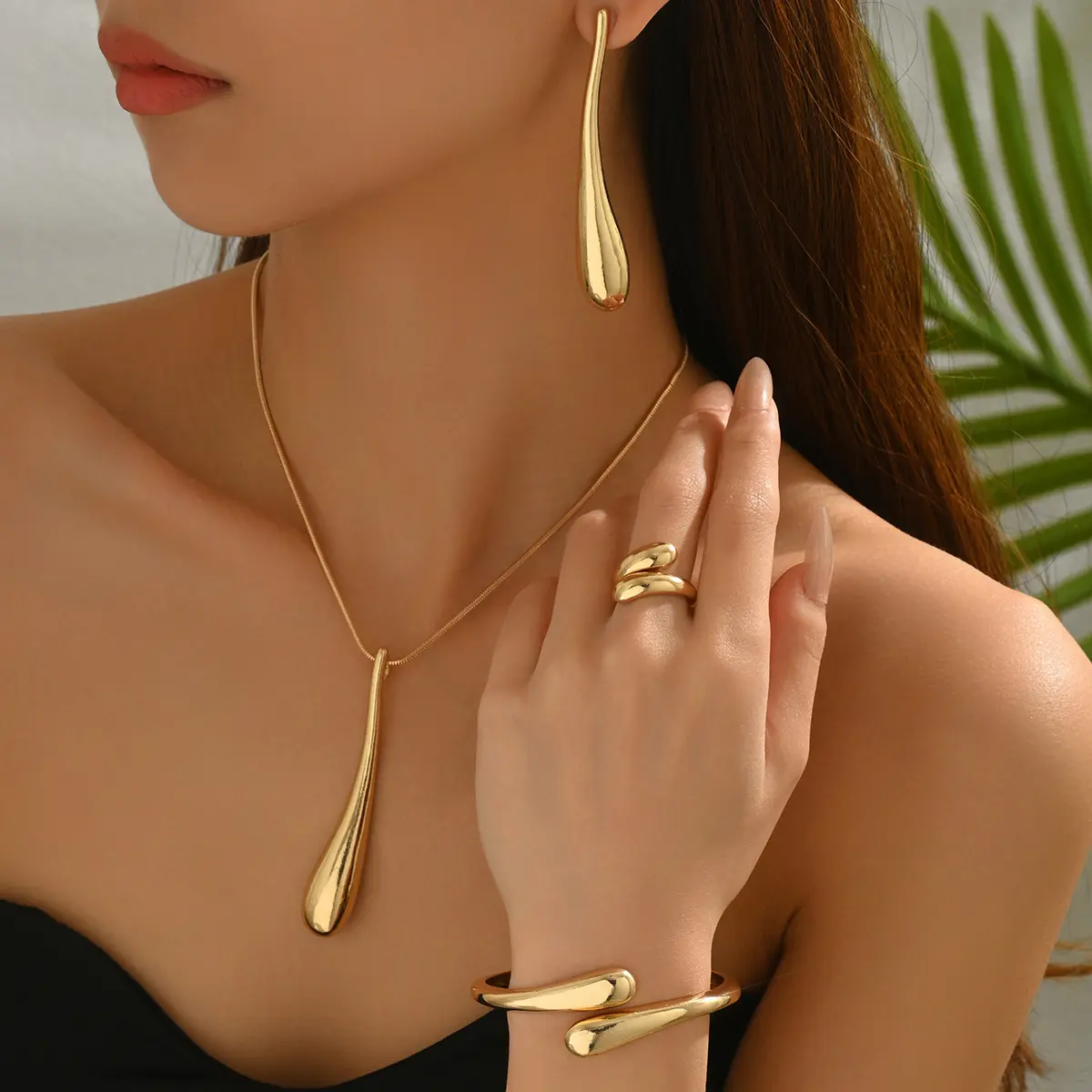 European American Jewelry Set