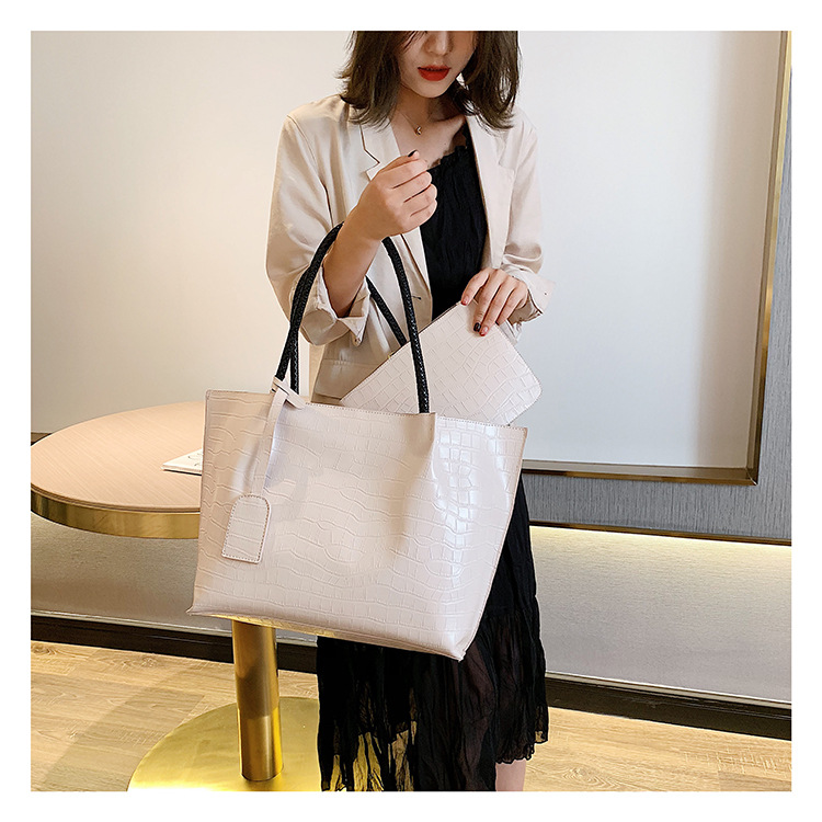 Title 4, Simple large-capacity handbag perfect for every...