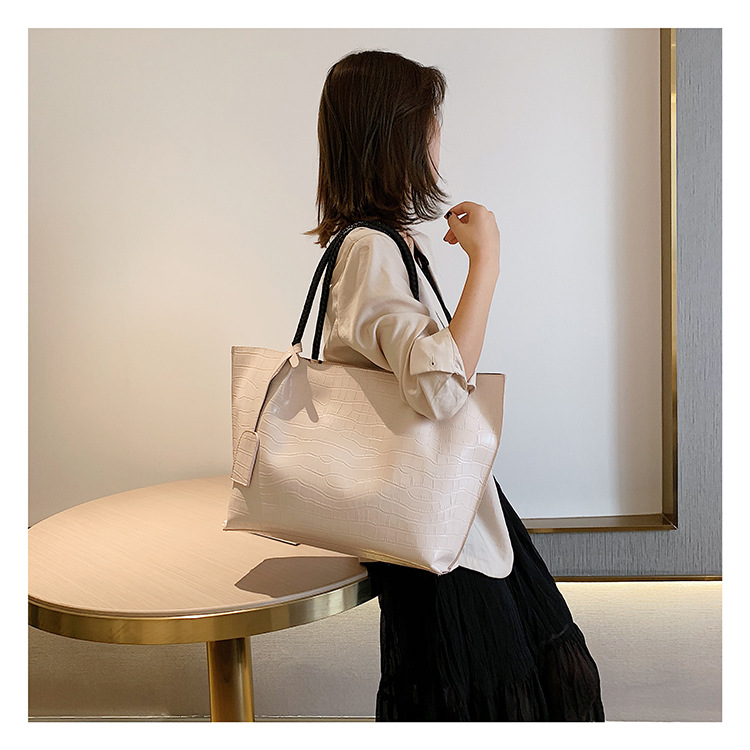 Title 5, Simple large-capacity handbag perfect for every...