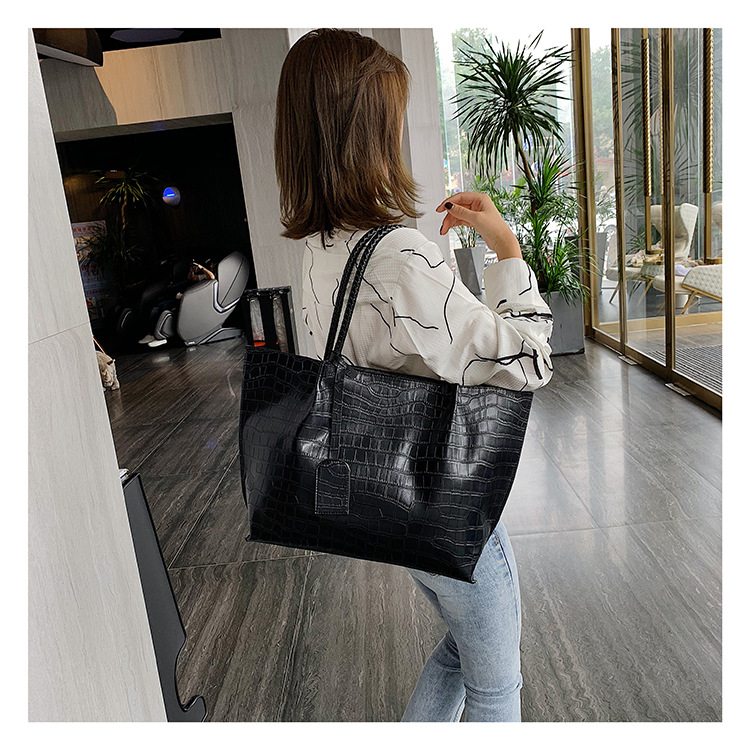 Title 9, Simple large-capacity handbag perfect for every...