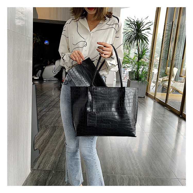 Title 10, Simple large-capacity handbag perfect for every...