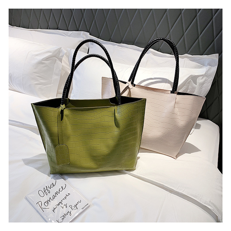 Title 11, Simple large-capacity handbag perfect for every...