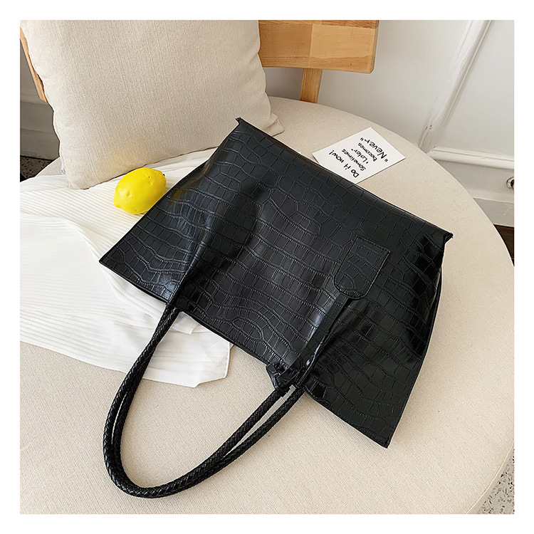 Title 17, Simple large-capacity handbag perfect for every...