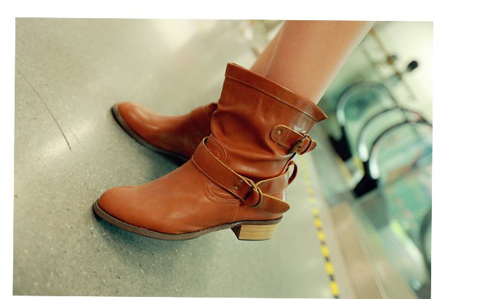 Title 3, European and American round head low heel boots...