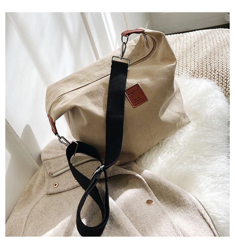 Title 4, Canvas Broadband Shoulder Bag