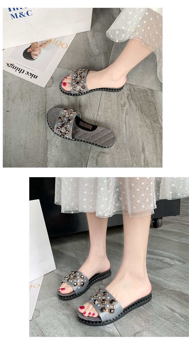 Title 7, Rivet-shaped flat sandals