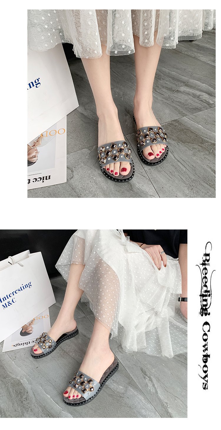 Title 10, Rivet-shaped flat sandals