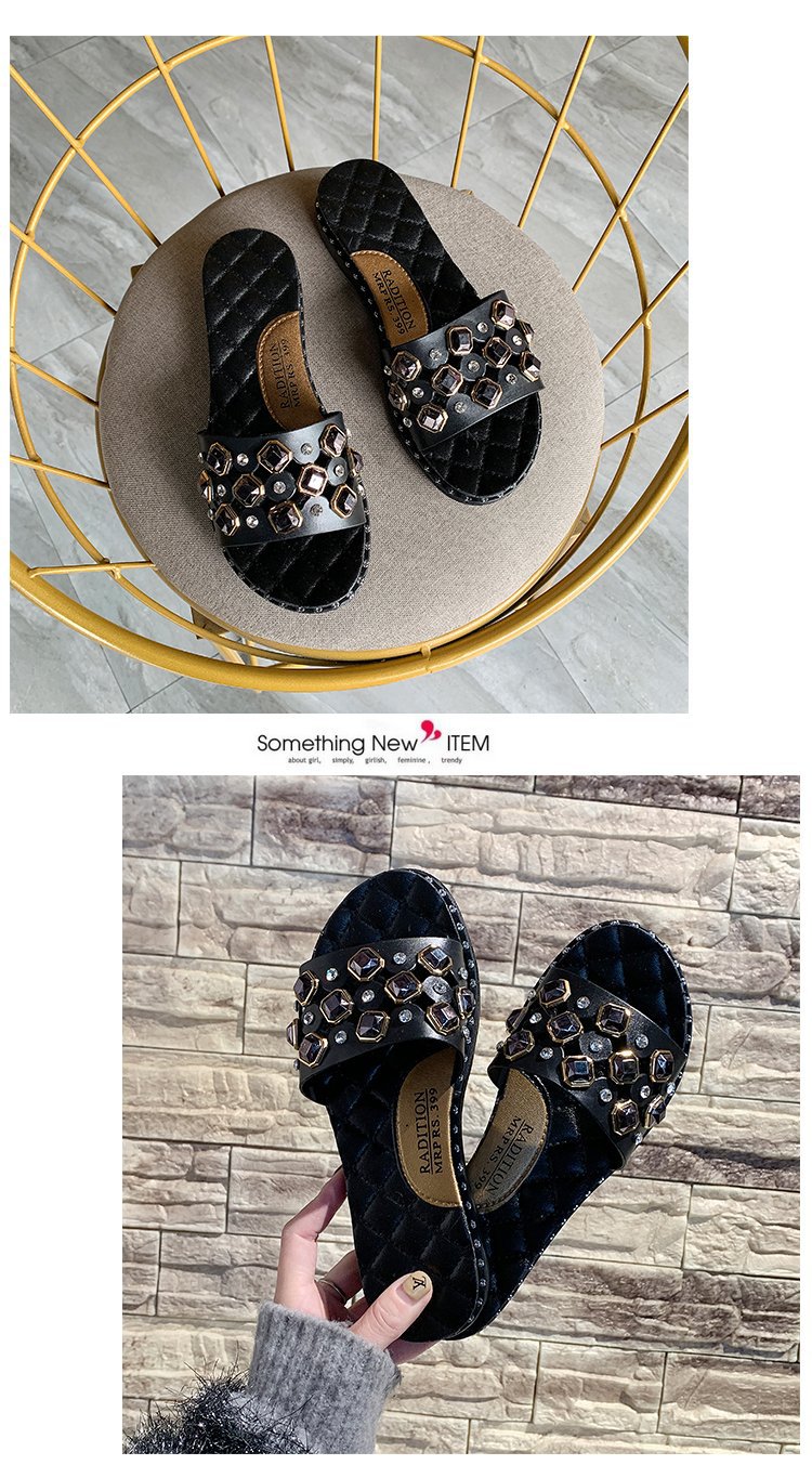 Title 12, Rivet-shaped flat sandals