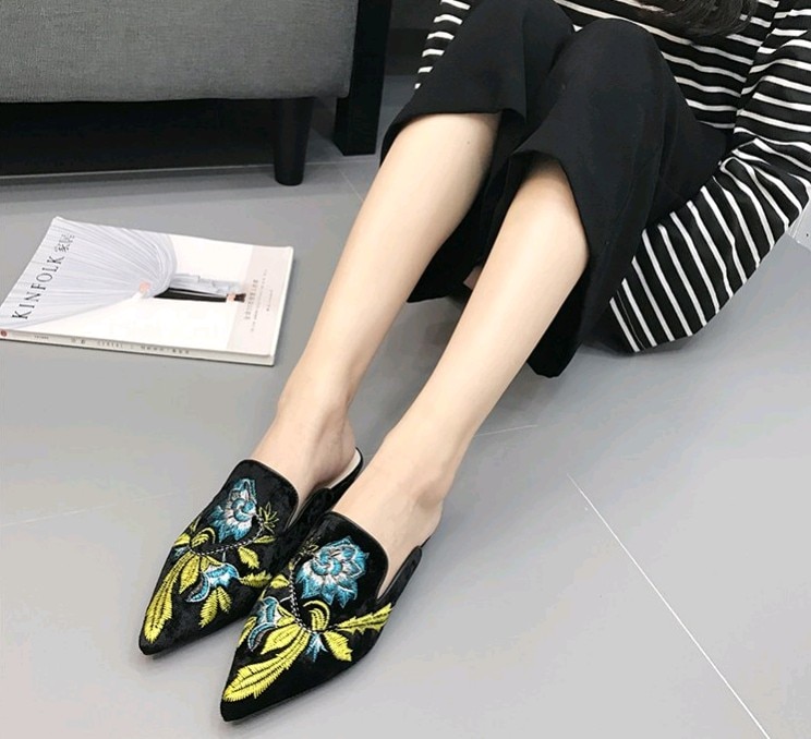 Title 2, Fashion pointed flat sandals and slippers, the ...