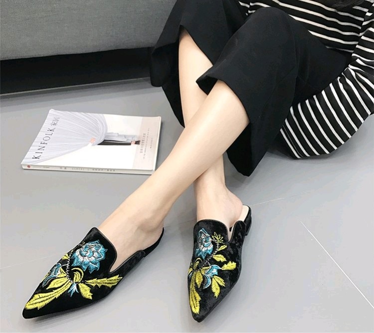 Title 3, Fashion pointed flat sandals and slippers, the ...