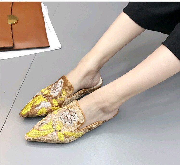 Title 7, Fashion pointed flat sandals and slippers, the ...