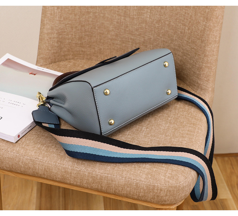 Title 4, Genuine leather crossbody bag for everyday use,...