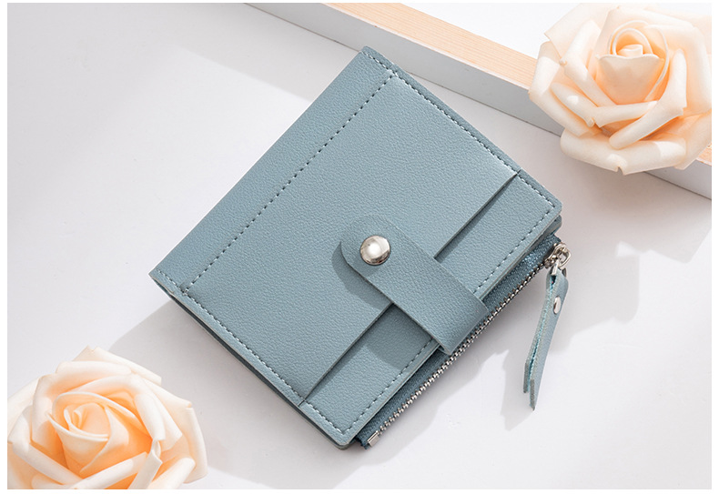 Title 7, Womens short wallet, stylish and compact. Offe...