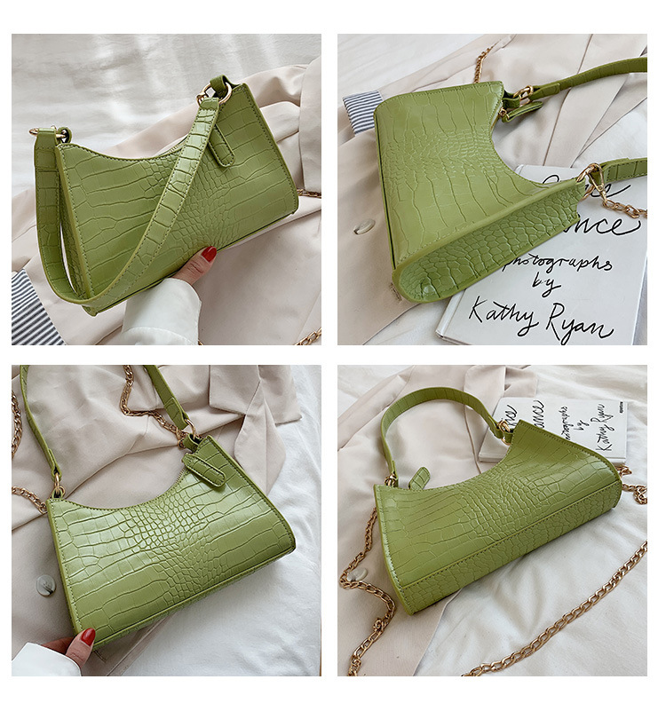 Title 6, Stilvolle Crossbody-Tasche für Damen. Bietet pr...