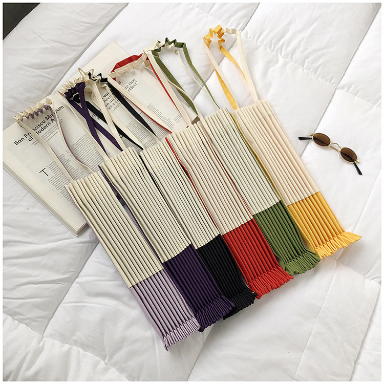 Title 1, Pleated canvas bag