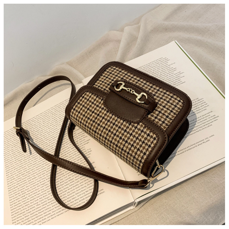 Title 42, Torebka na ramię crossbody w stylu retro Hounds...