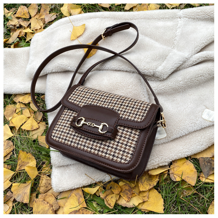 Title 53, Torebka na ramię crossbody w stylu retro Hounds...