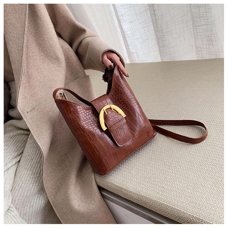 Title 1, ins textured fashion shoulder bag