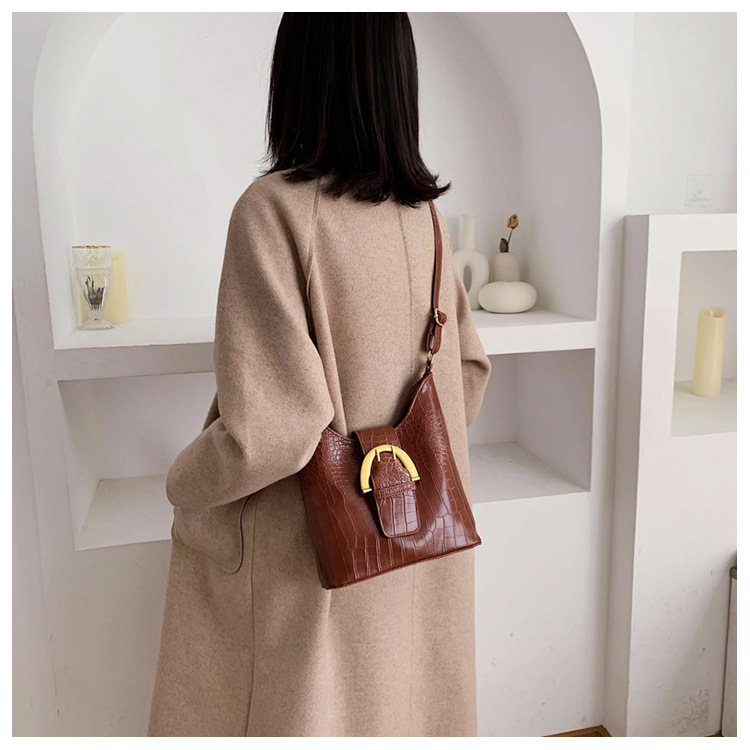 Title 2, ins textured fashion shoulder bag