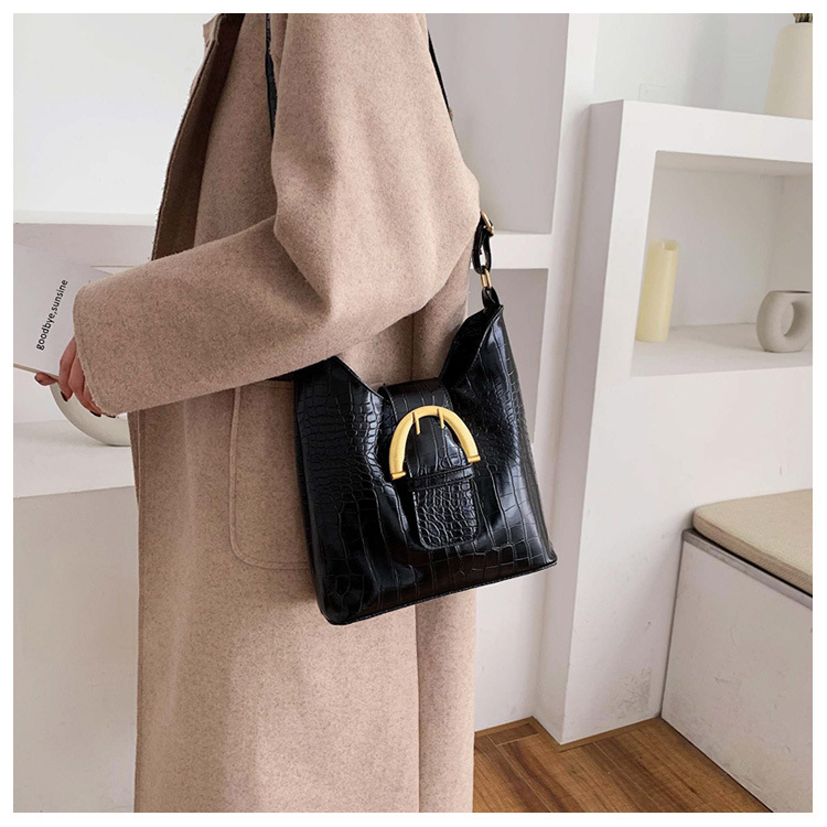 Title 6, ins textured fashion shoulder bag