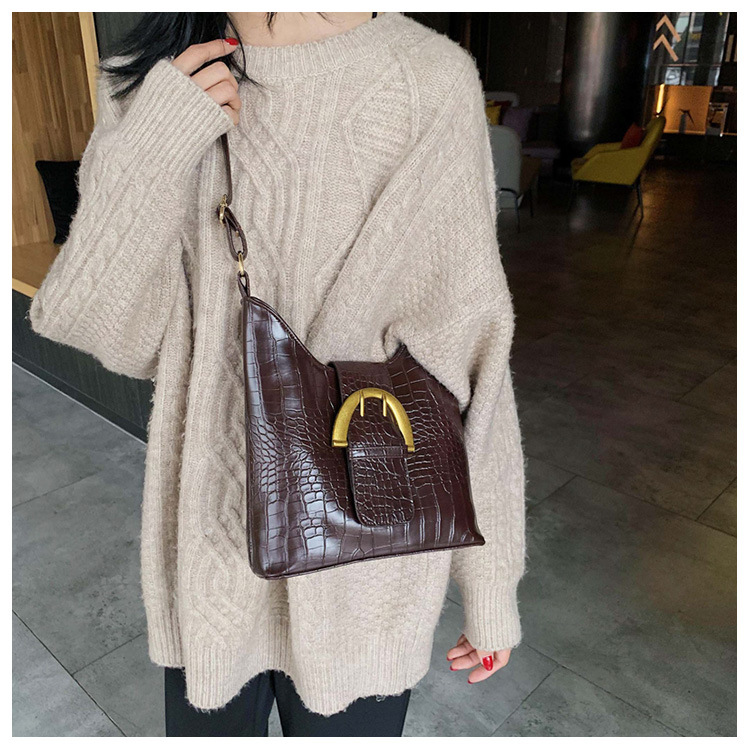 Title 7, ins textured fashion shoulder bag