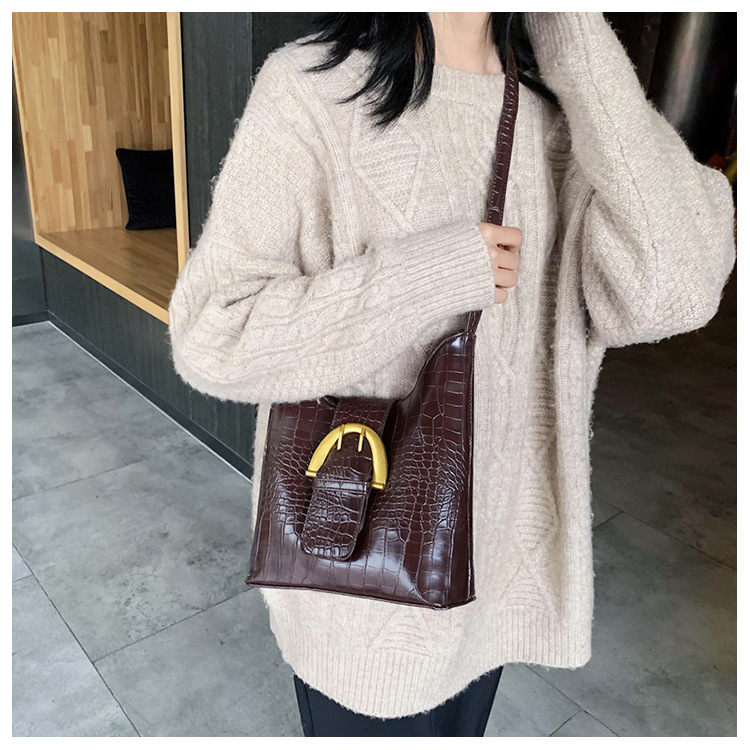 Title 9, ins textured fashion shoulder bag