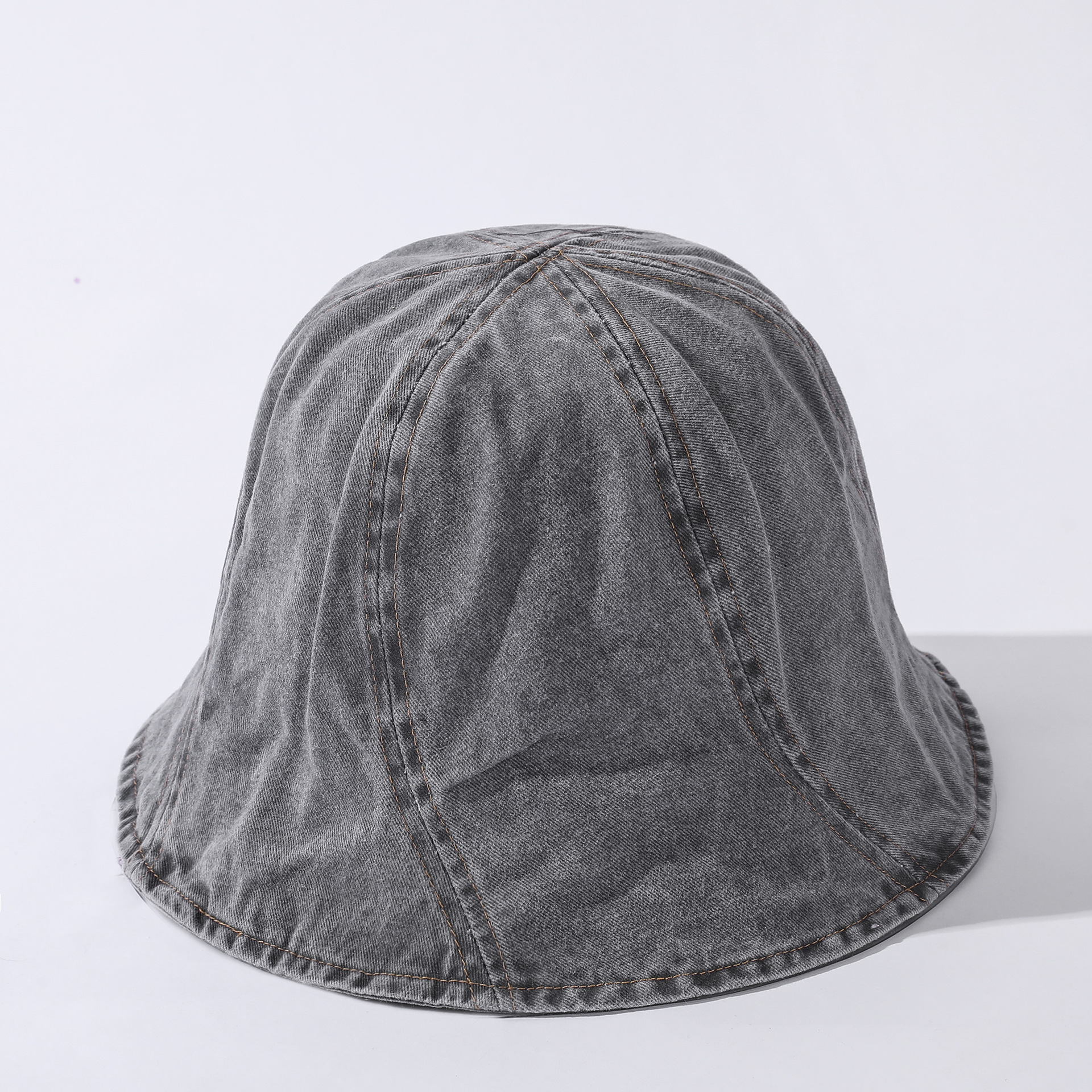 Title 37, Neuer gewaschener Denim Bucket Hat für Damen