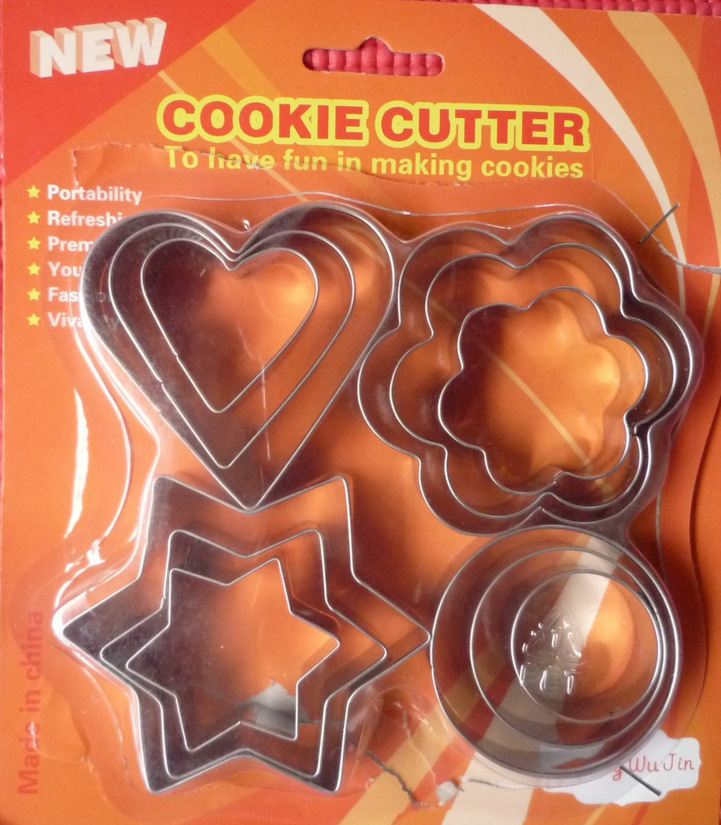 Title 7, 12-piece biscuit mold