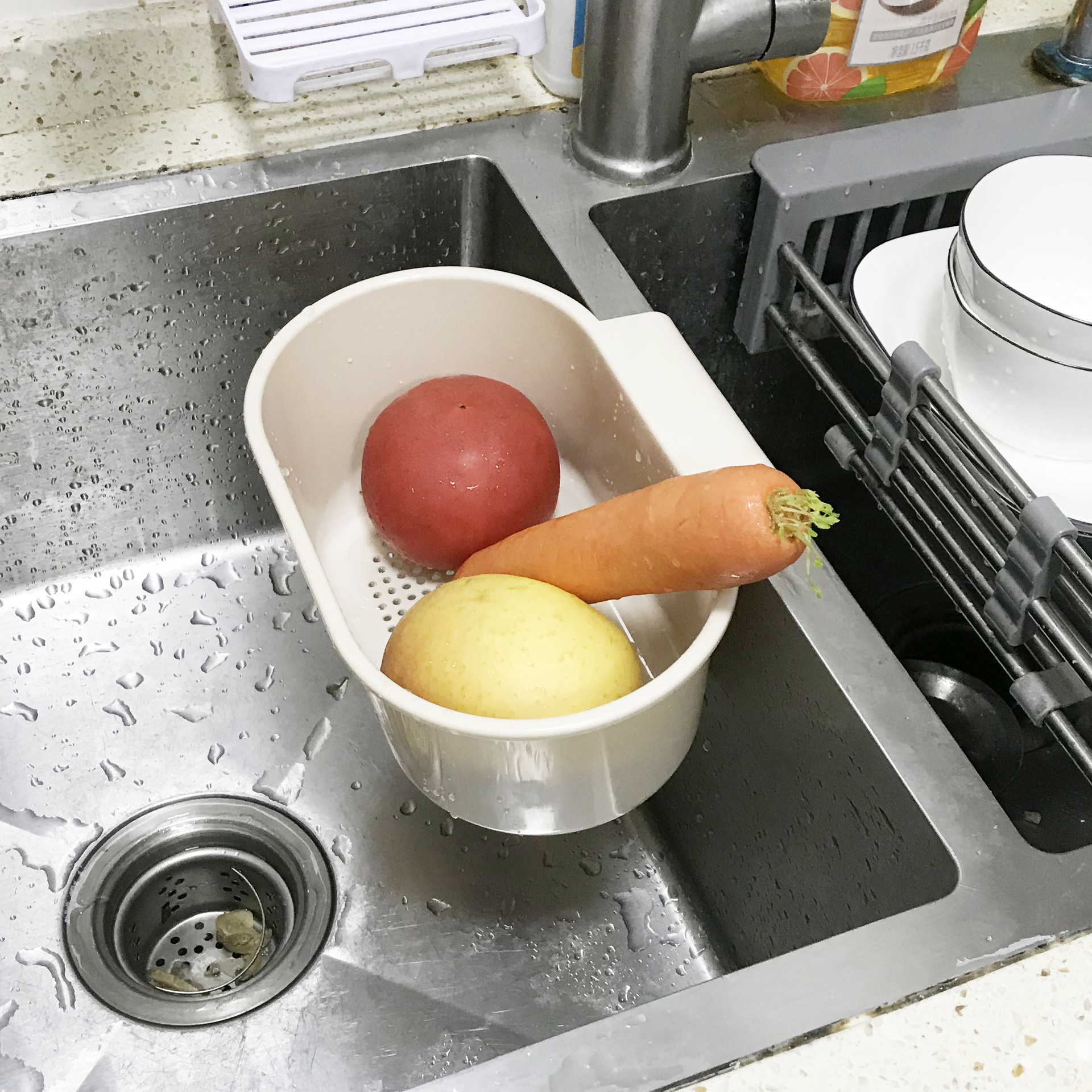 Title 1, Punch-free buckle kitchen sink shelf