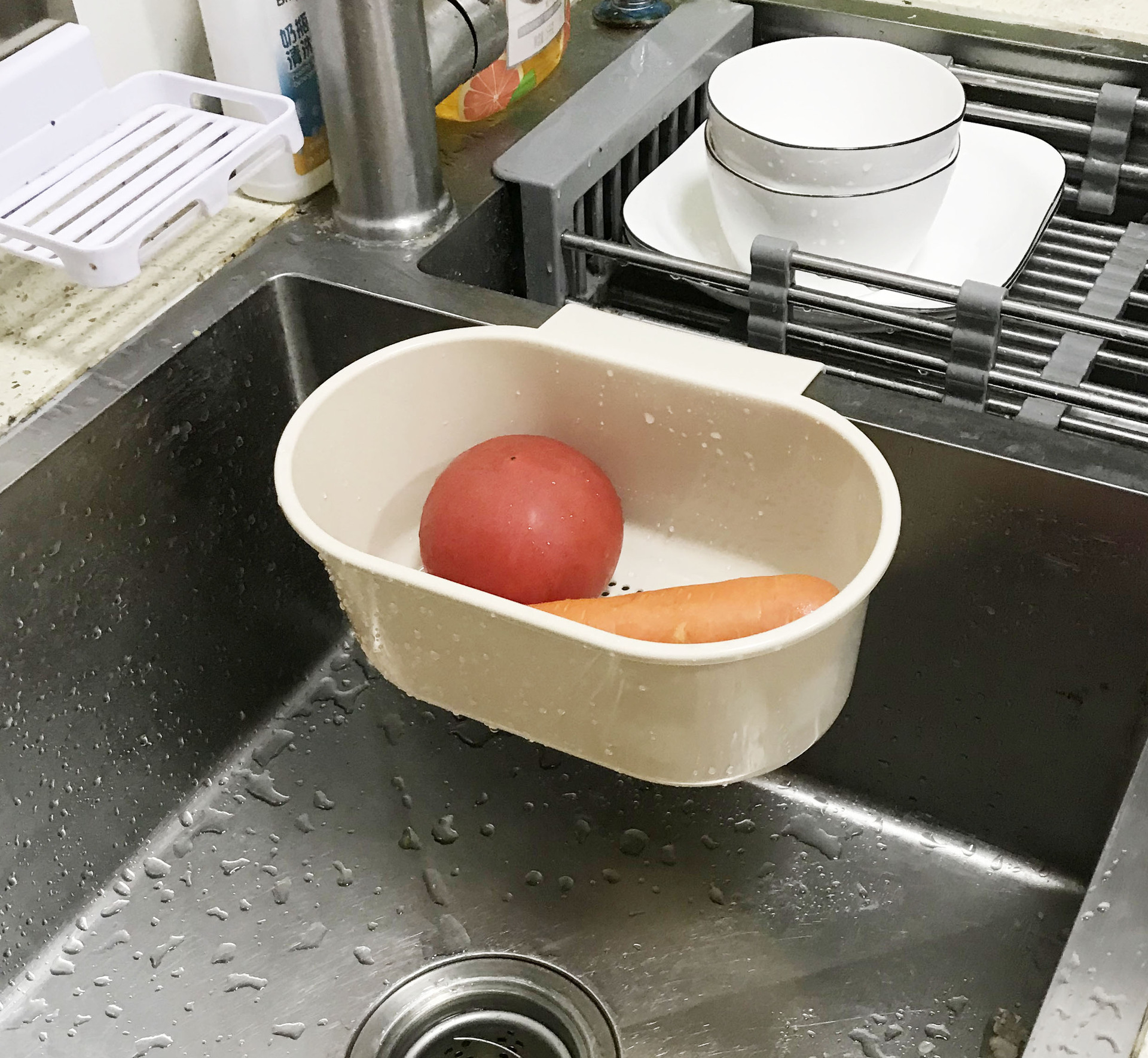 Title 3, Punch-free buckle kitchen sink shelf