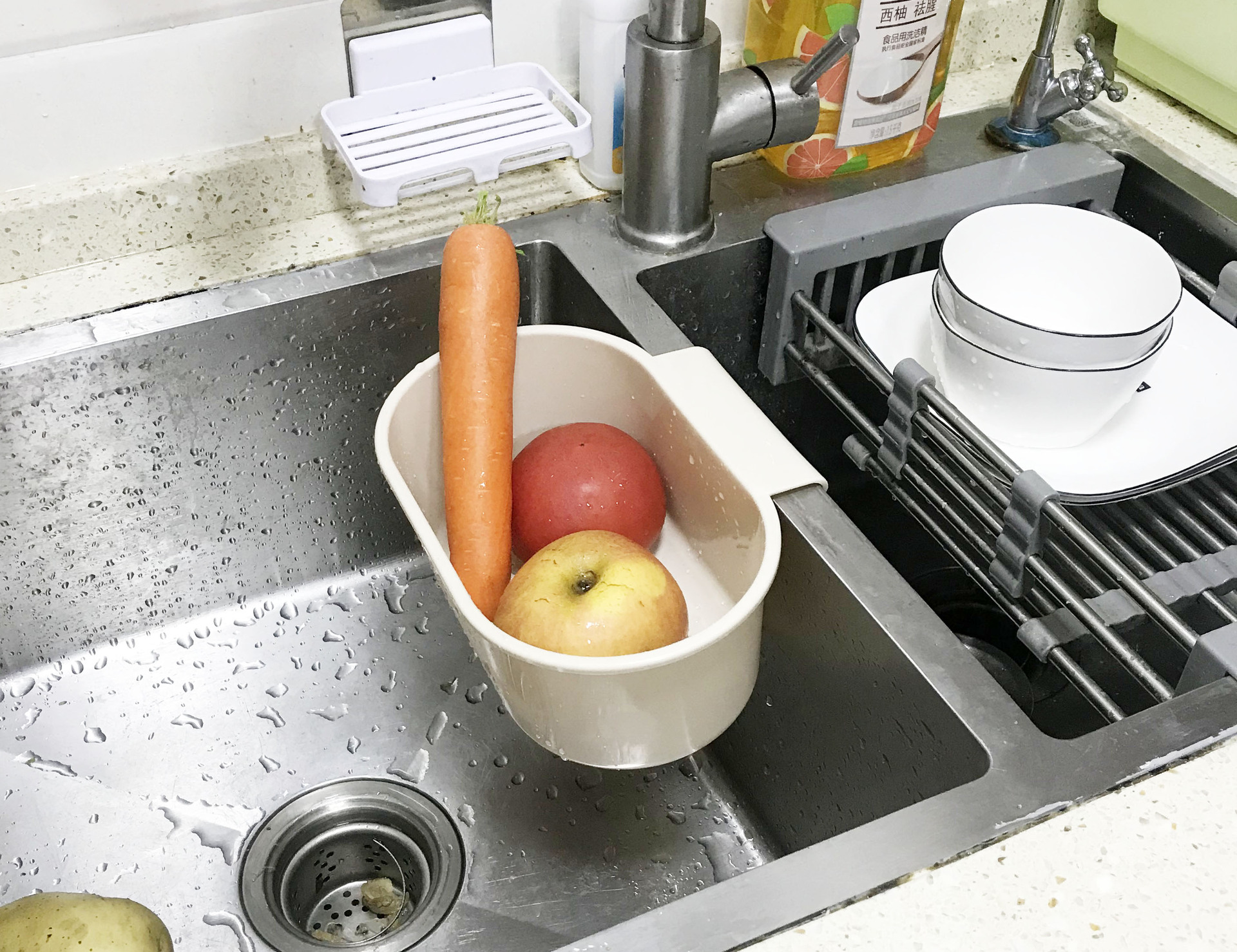 Title 4, Punch-free buckle kitchen sink shelf