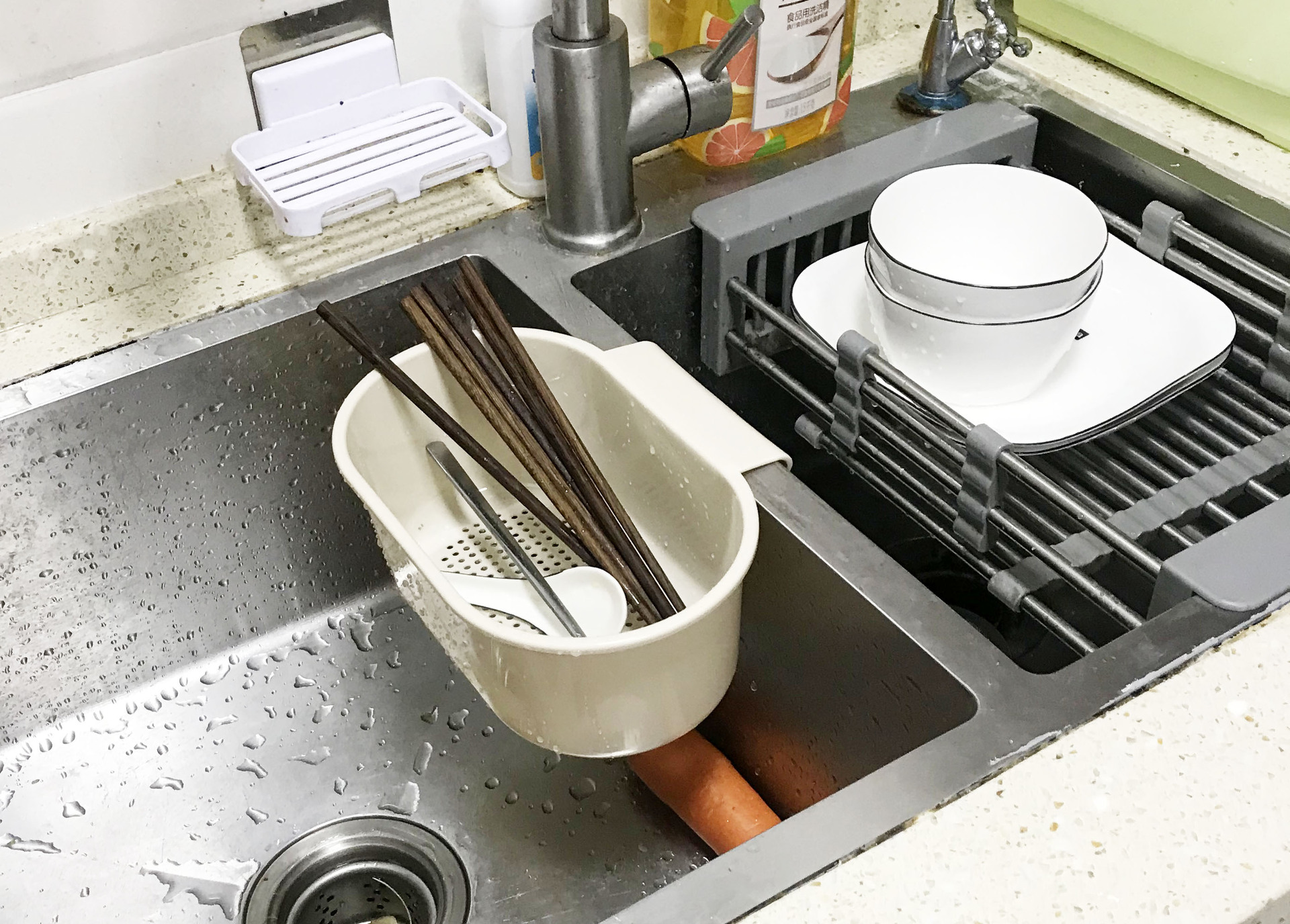 Title 6, Punch-free buckle kitchen sink shelf