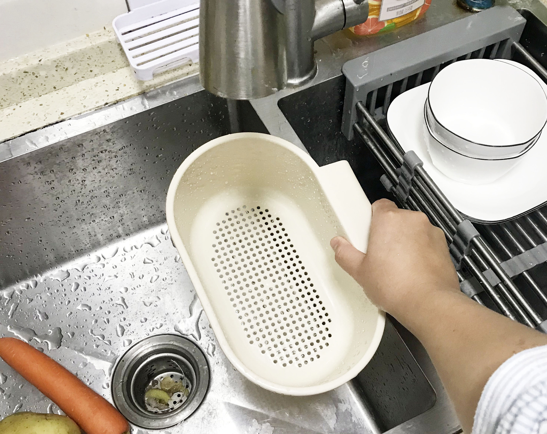 Title 8, Punch-free buckle kitchen sink shelf