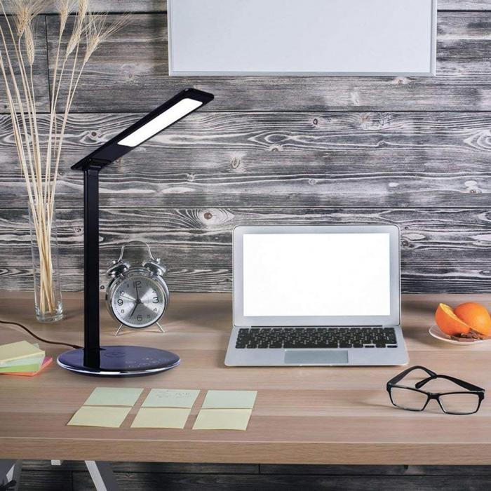 Title 3, LED desk lamp with wireless charging function