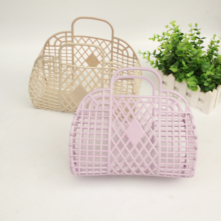 Title 4, Plastic portable bath basket. Conveniently stor...