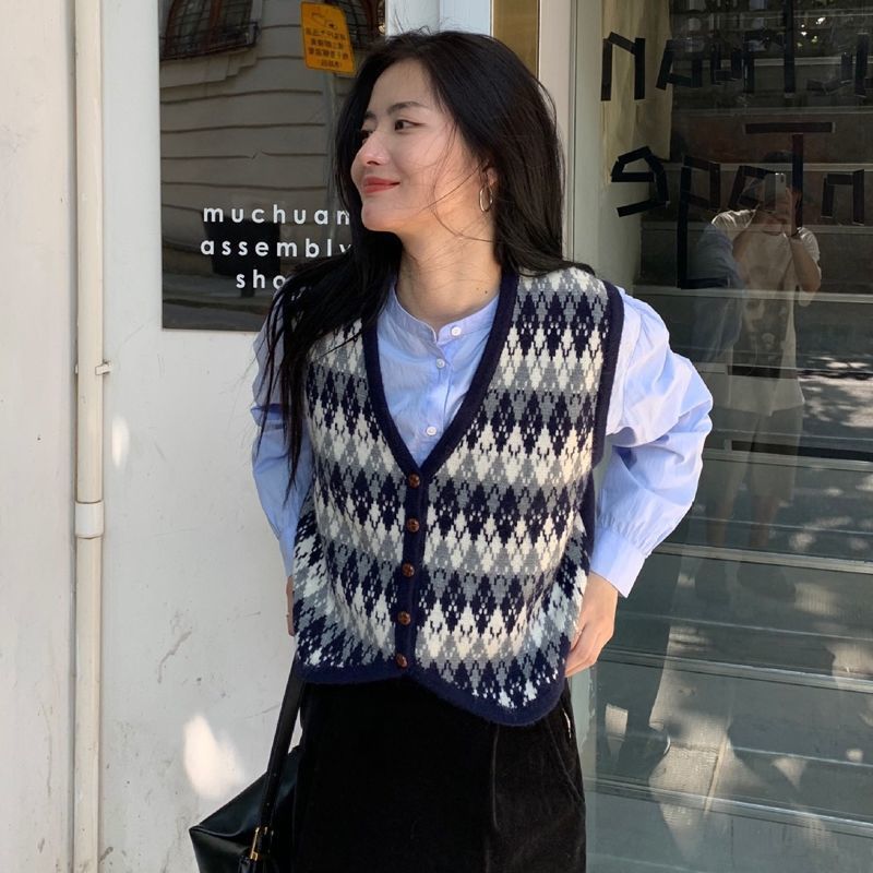 Title 27, Vintage Jacquard V-neck Sleeveless Knitted Vest...