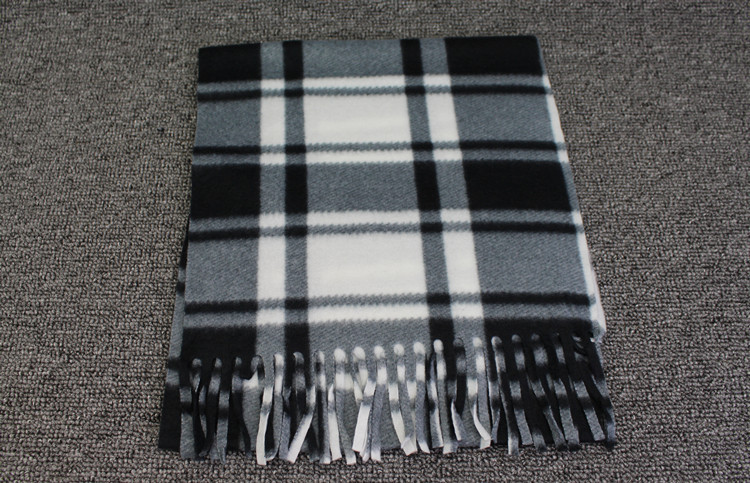 Title 17, Mens British Plaid Scarf