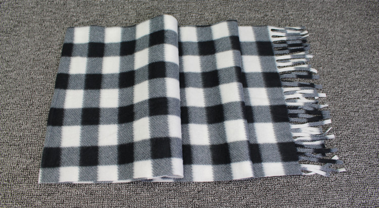 Title 18, Mens British Plaid Scarf