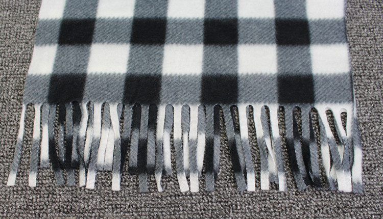 Title 22, Mens British Plaid Scarf