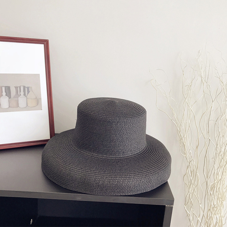 Title 5, Retro straw hat