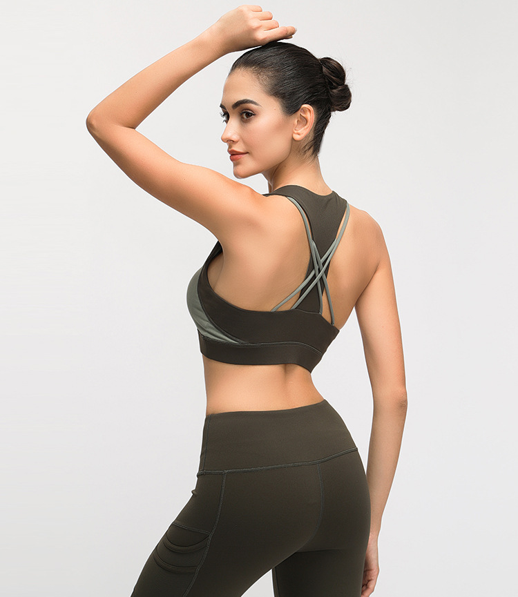 Title 3, Contrast-panel sports bra