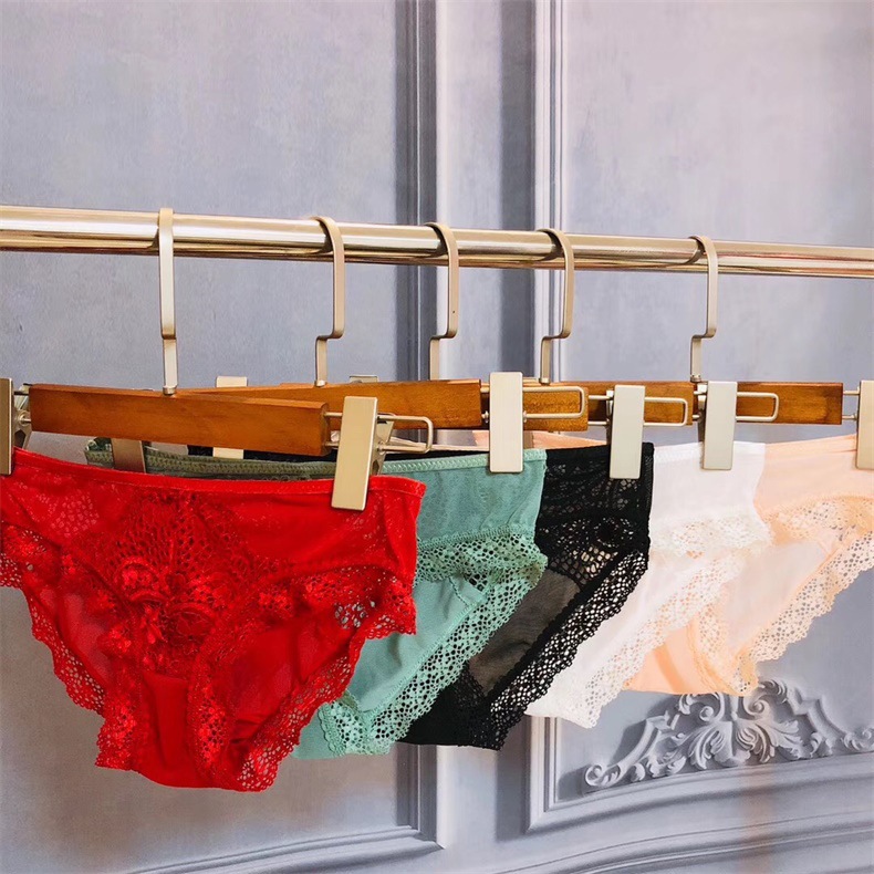 Title 18, Lace underwireless underwear