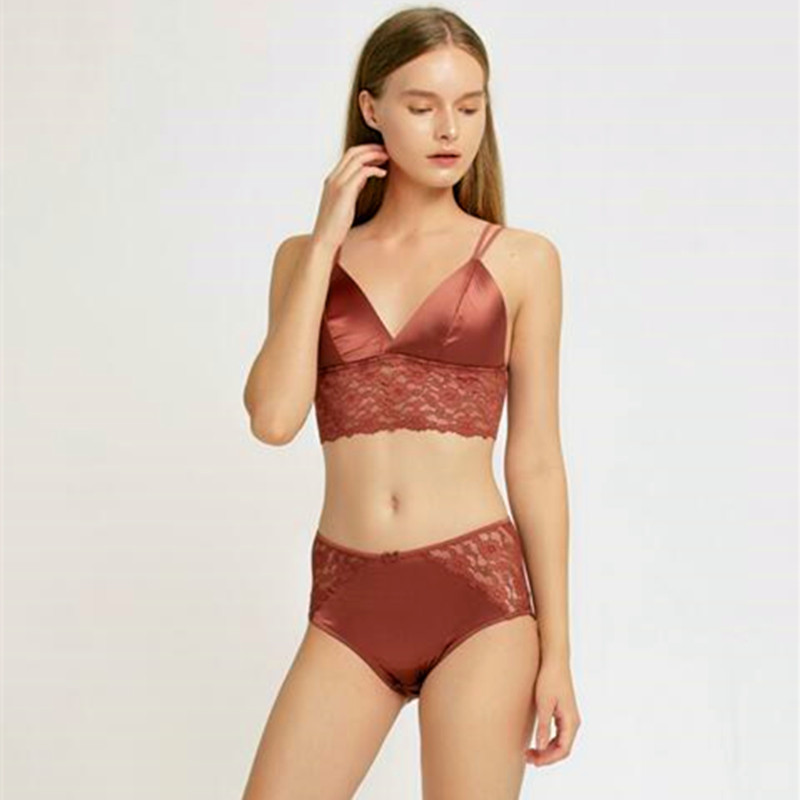 Title 5, Lace-edge glossy bra set