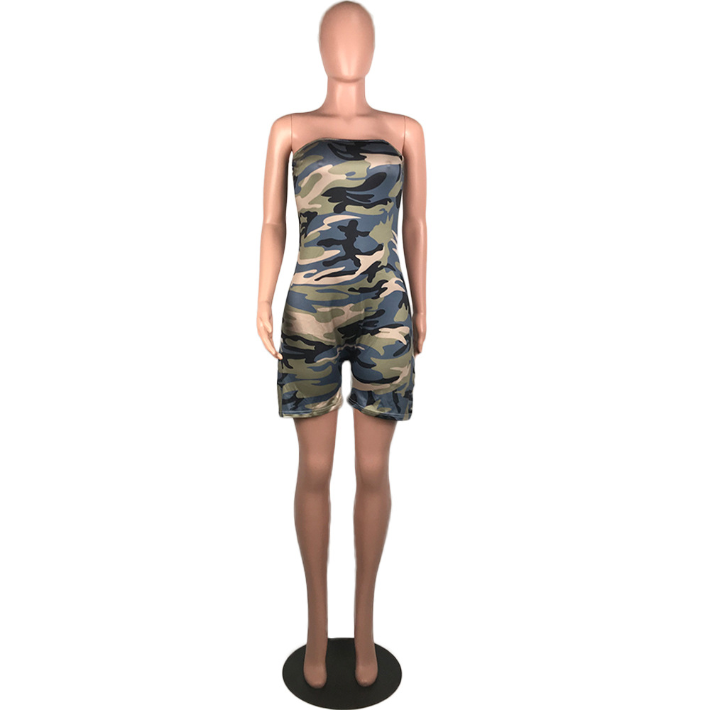 Title 4, Camouflage Jumpsuit mit Wickel-Brust. Der beque...