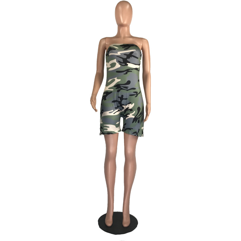 Title 8, Camouflage Jumpsuit mit Wickel-Brust. Der beque...