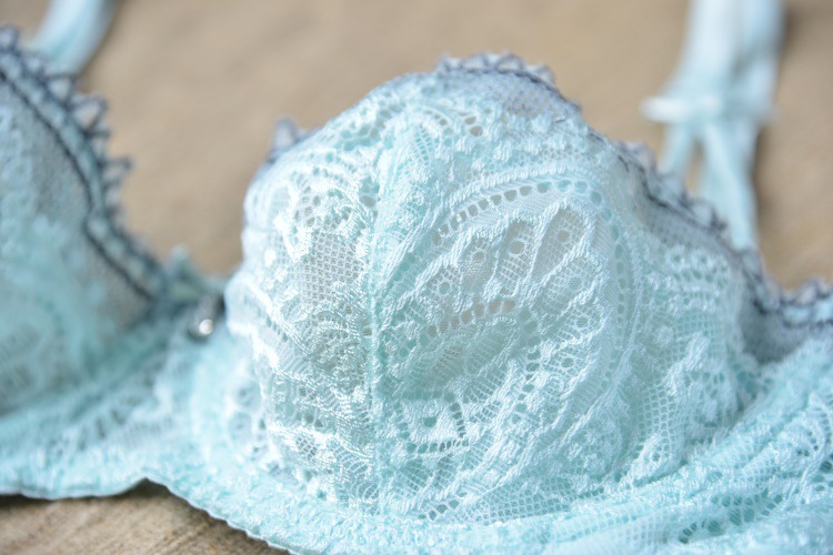 Title 14, Ensemble lingerie en dentelle