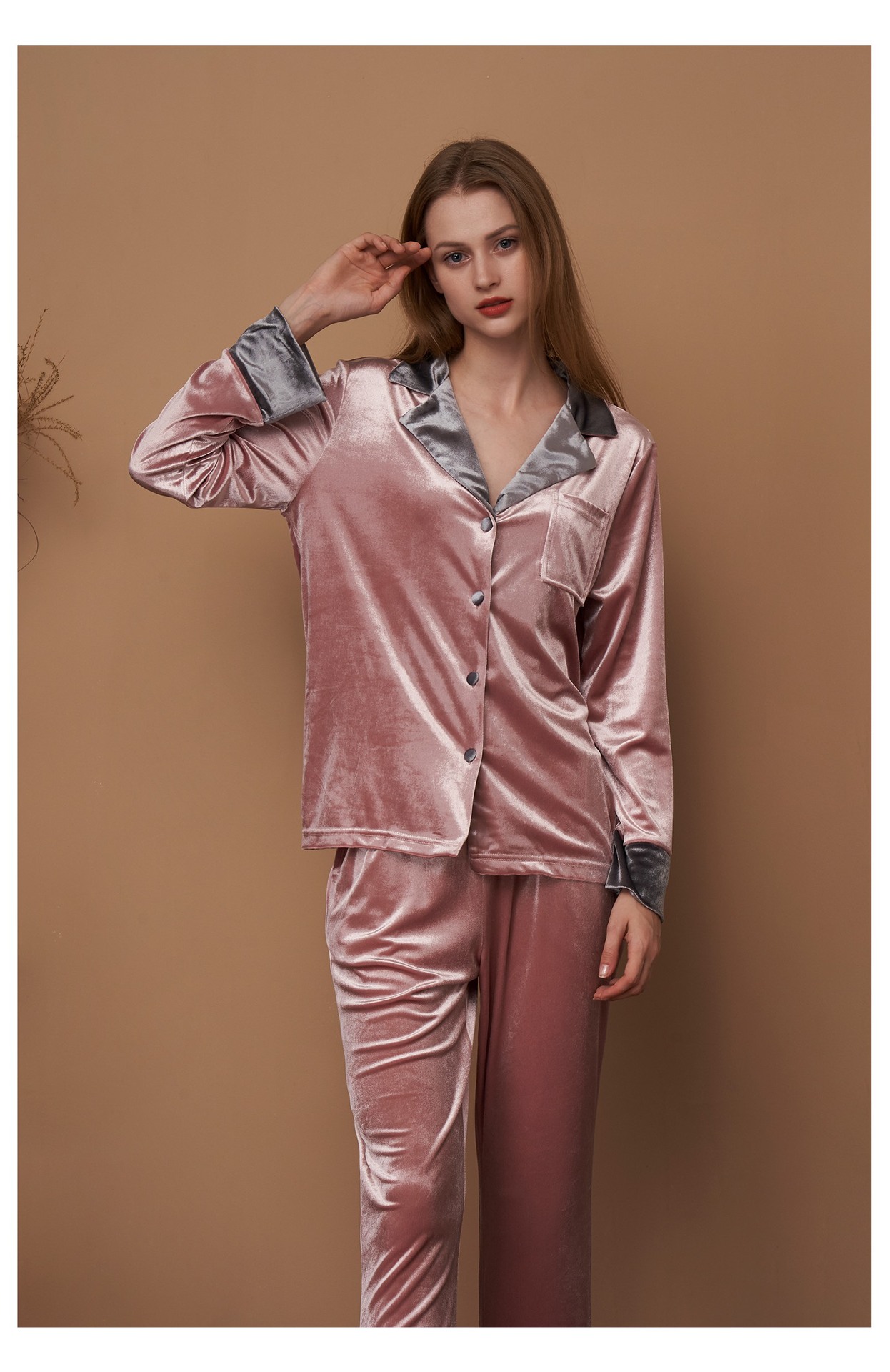 Title 3, Gold velvet ladies pajamas