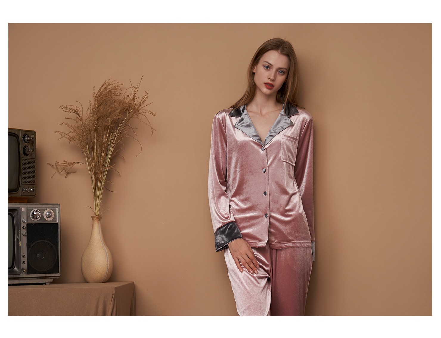 Title 4, Gold velvet ladies pajamas