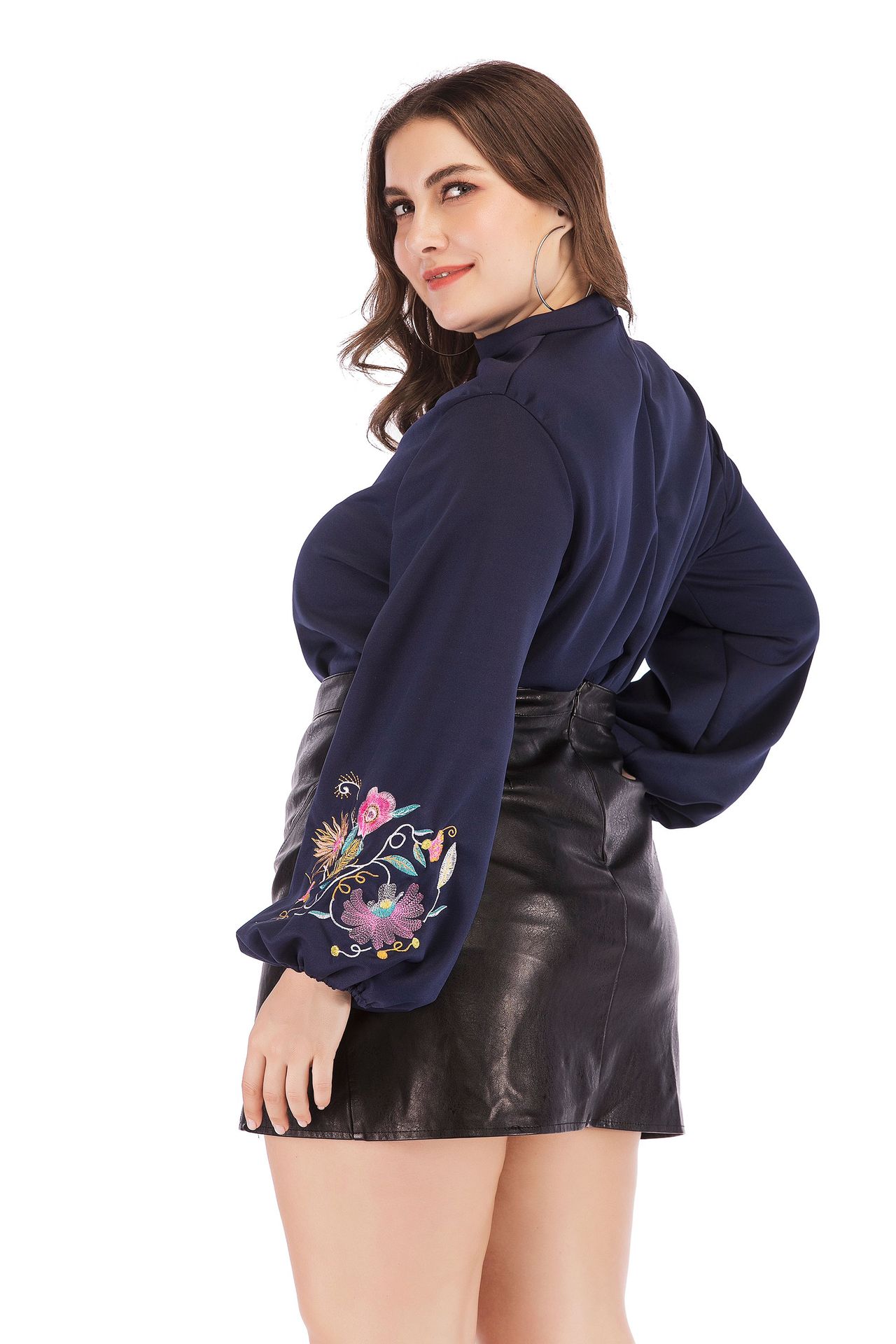 Title 7, Navy Embroidered Flower sleeve large T-Shirt Top